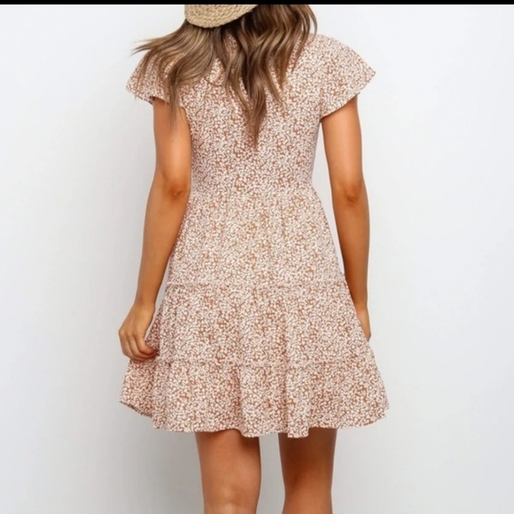 Petal and Pup Floral Dress Size 6 but fits like a Size 4 - Picture 13 of 14